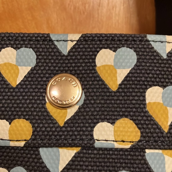 COACH CHECKERED HEART CANVAS TOTE. NAVY. BRAND NEW. TOO CUTE!  NWT - Picture 2 of 12